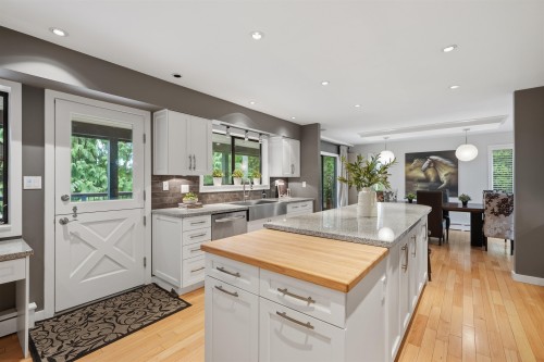 2261 Hill Drive, North Vancouver, BC 