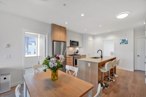 311-707 Como Lake Avenue  Coquitlam, BC V3J 0J5
