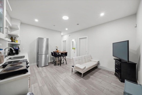 1041 Stewart Avenue, Coquitlam, BC 