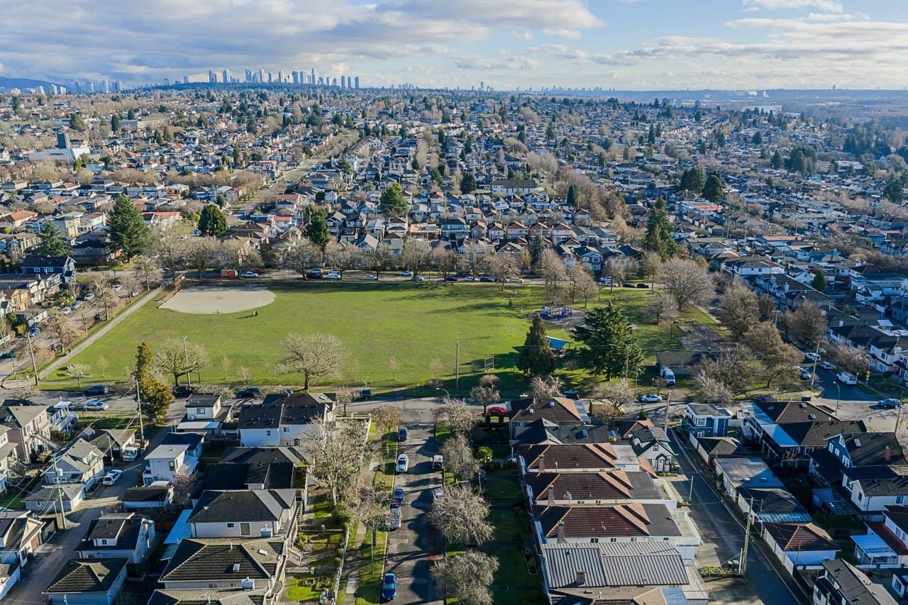 557 58Th Avenue E, Vancouver, BC