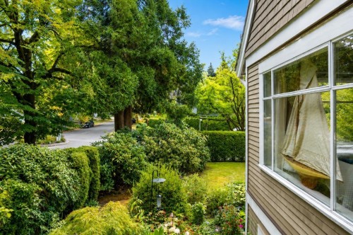1903 14Th Avenue W, Vancouver, BC 