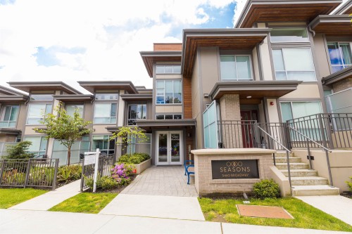 217-5460 Broadway  Burnaby, BC V5B 0B4