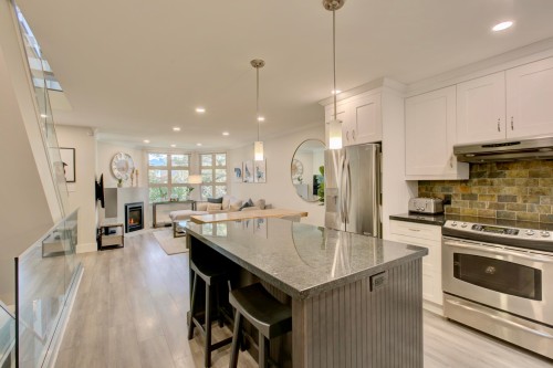 1360 8Th Avenue W, Vancouver, BC 