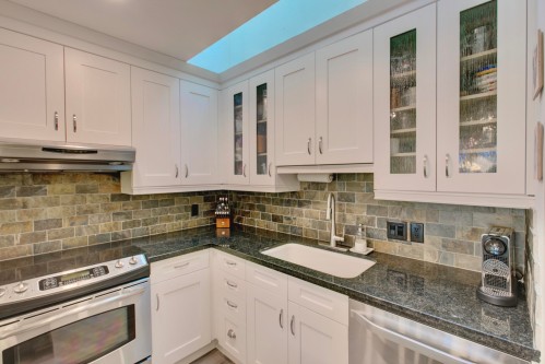 1360 8Th Avenue W, Vancouver, BC 