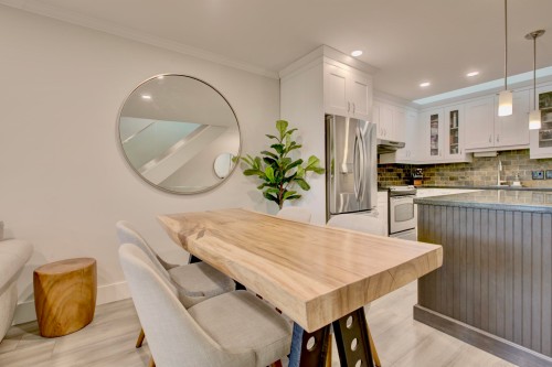 1360 8Th Avenue W, Vancouver, BC 