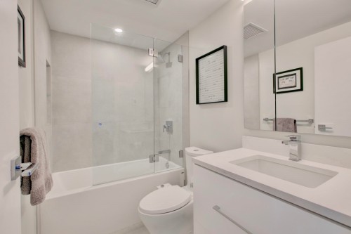 1360 8Th Avenue W, Vancouver, BC 