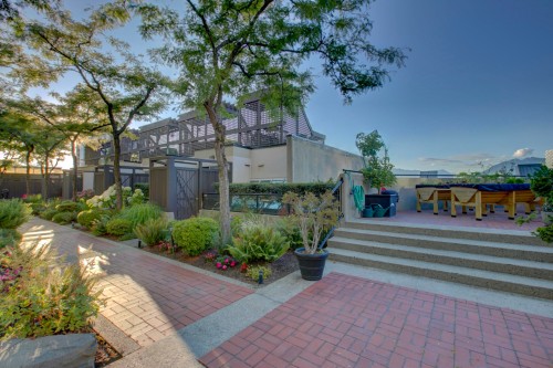1360 8Th Avenue W, Vancouver, BC 