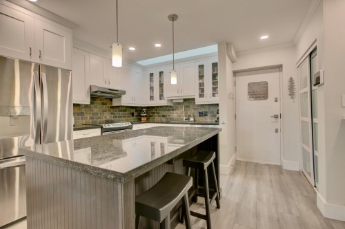 1360 8Th Avenue W, Vancouver, BC 