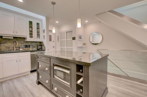 1360 8Th Avenue W, Vancouver, BC 