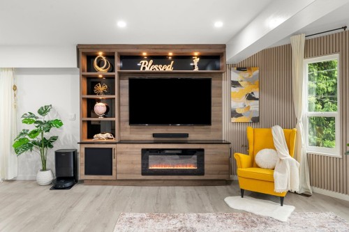 660 22nd Street E North Vancouver, BC V7L 3C9
