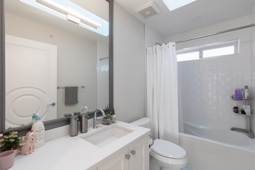 852 18Th Avenue W, Vancouver, BC 