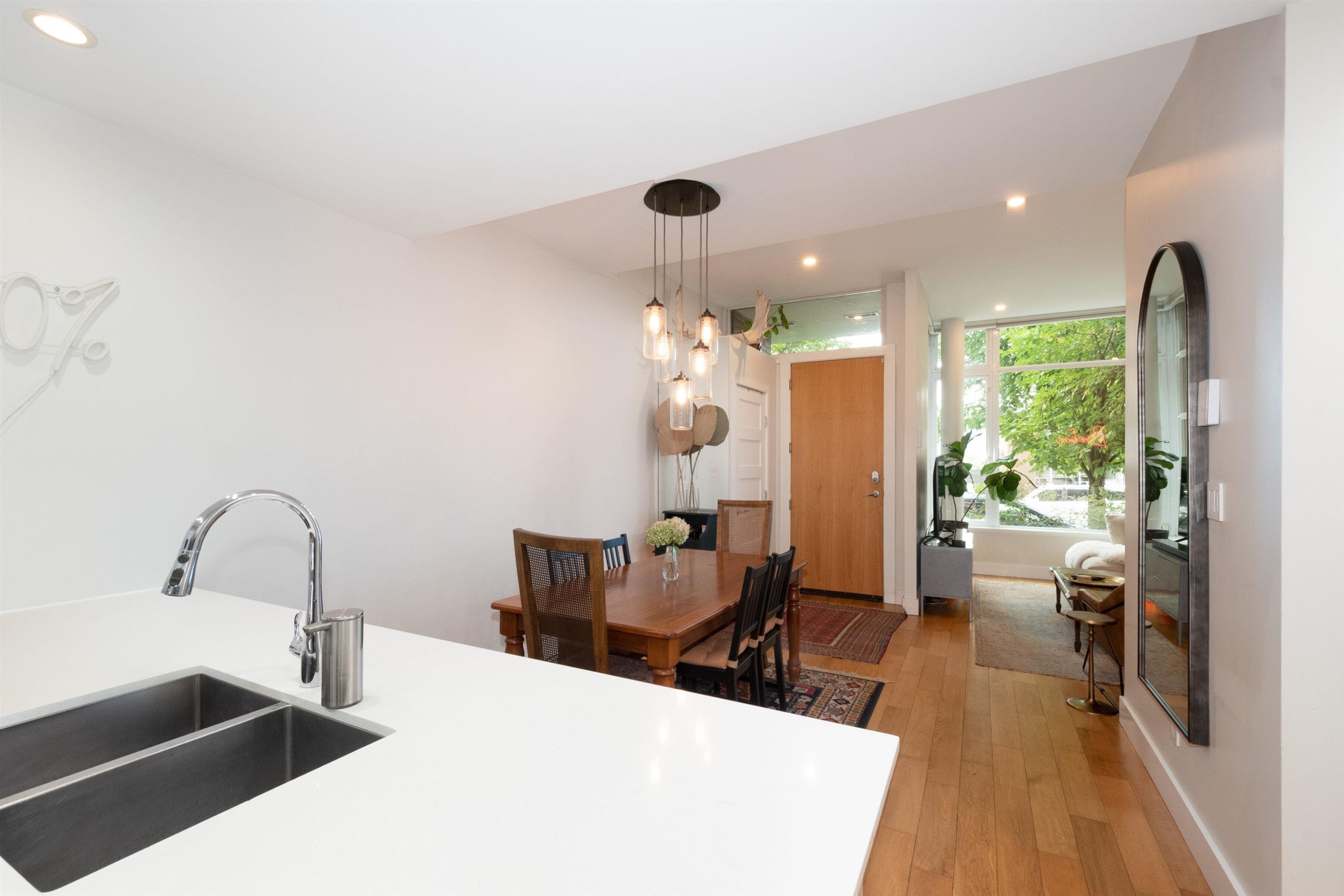 290 11Th Avenue E, Vancouver, BC