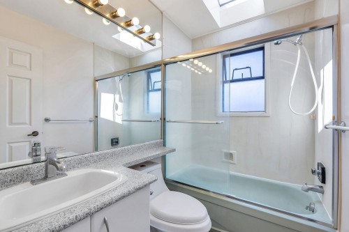 2718 19Th Avenue W, Vancouver, BC 