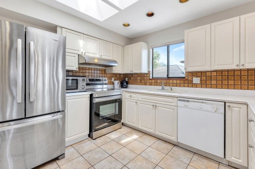 2718 19Th Avenue W, Vancouver, BC 