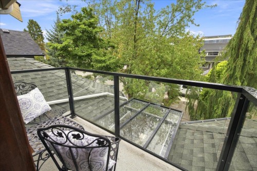 2813 3Rd Avenue W, Vancouver, BC 