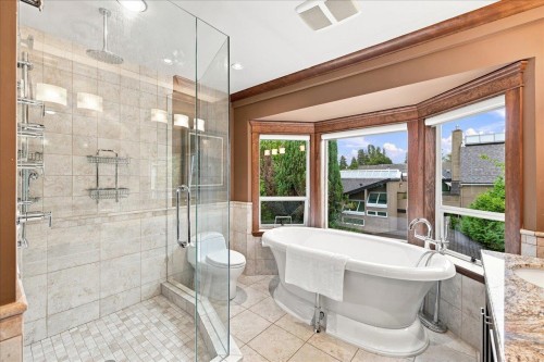 2813 3Rd Avenue W, Vancouver, BC 