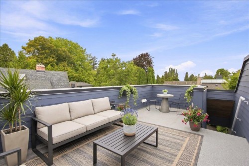 2813 3Rd Avenue W, Vancouver, BC 