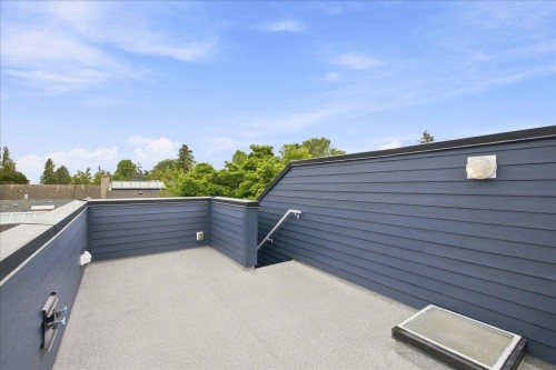 2813 3Rd Avenue W, Vancouver, BC 
