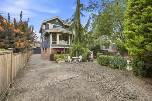 2813 3Rd Avenue W, Vancouver, BC 