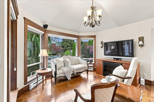 2813 3Rd Avenue W, Vancouver, BC 