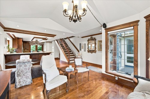2813 3Rd Avenue W, Vancouver, BC 