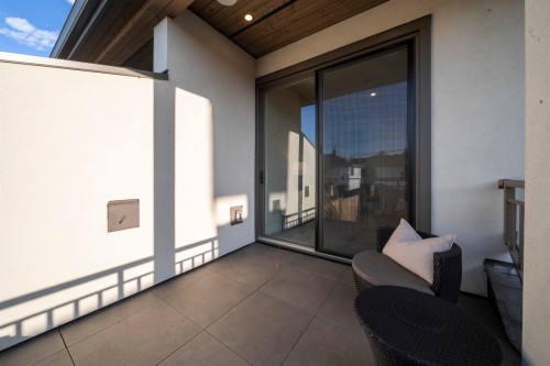2455 10Th Avenue W, Vancouver, BC 