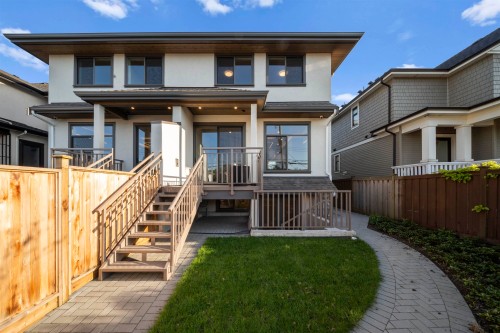2455 10Th Avenue W, Vancouver, BC 