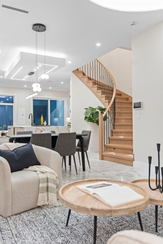 2455 10Th Avenue W, Vancouver, BC 