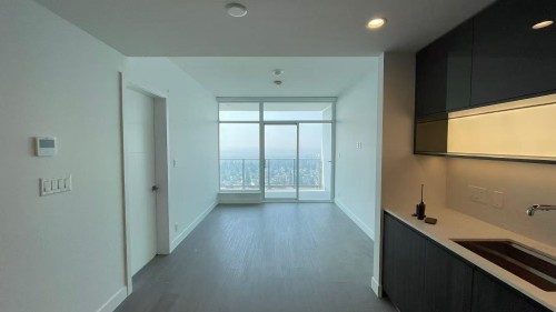 2505-6511 Sussex Avenue  Burnaby, BC V5H 0K5