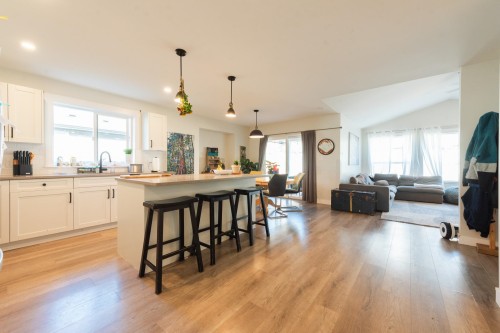 1040 Celia Crescent  Gibsons, BC V0N 1V7