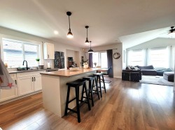 1040 Celia Crescent Gibsons, BC V0N 1V7