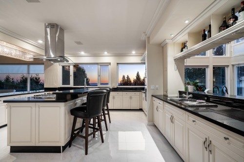 1562 Pinecrest Drive, West Vancouver, BC 