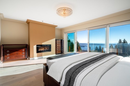 1562 Pinecrest Drive, West Vancouver, BC 