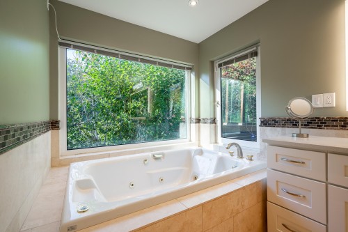 1562 Pinecrest Drive, West Vancouver, BC 
