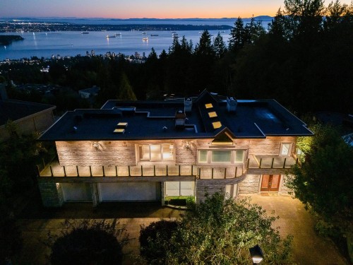 1562 Pinecrest Drive, West Vancouver, BC 