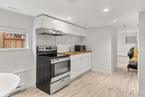 4468 14Th Avenue W, Vancouver, BC 