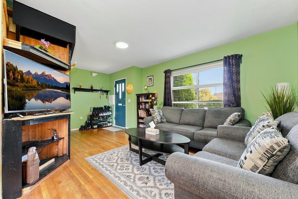 211 Douglas Crescent, Richmond, BC