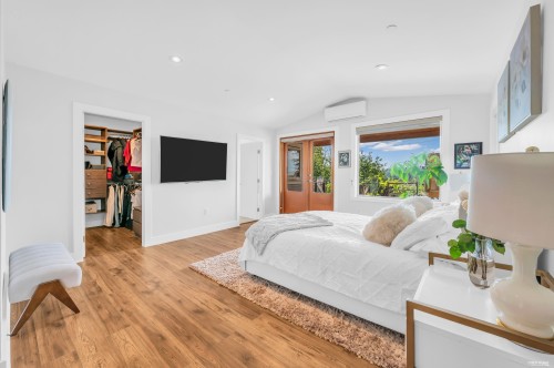 1123 Keith Road, West Vancouver, BC 