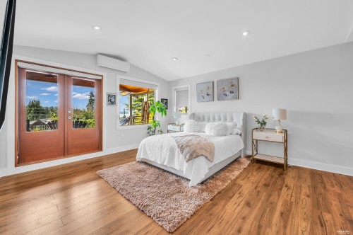 1123 Keith Road, West Vancouver, BC 