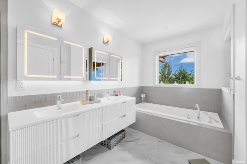 1123 Keith Road, West Vancouver, BC 