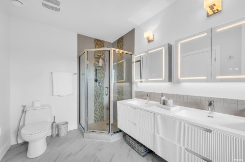1123 Keith Road, West Vancouver, BC 