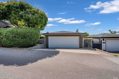 1123 Keith Road, West Vancouver, BC 