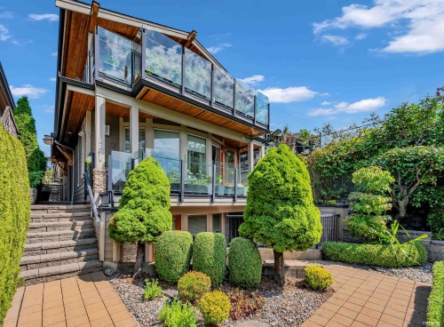 1123 Keith Road, West Vancouver, BC 