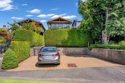 1123 Keith Road, West Vancouver, BC 