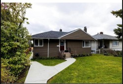 235 27th Street WNorth Vancouver, BC V7N 2H3