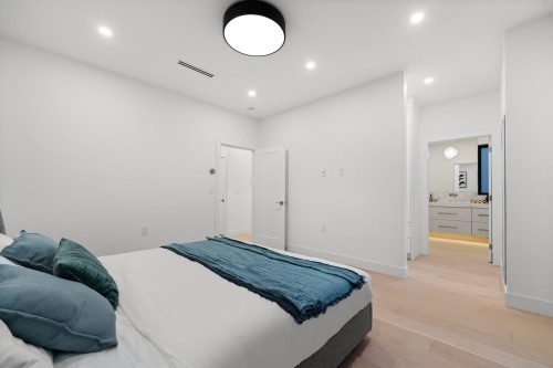 1605 21St Avenue E, Vancouver, BC 