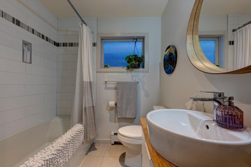 744 3Rd Street E, North Vancouver, BC 