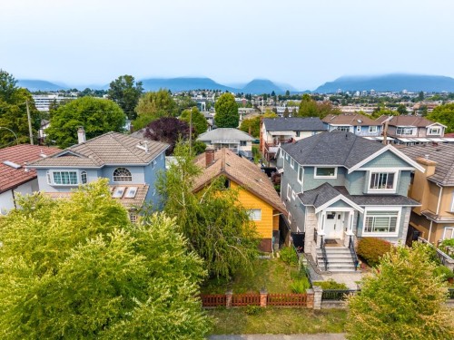 3017 17Th Avenue E, Vancouver, BC 