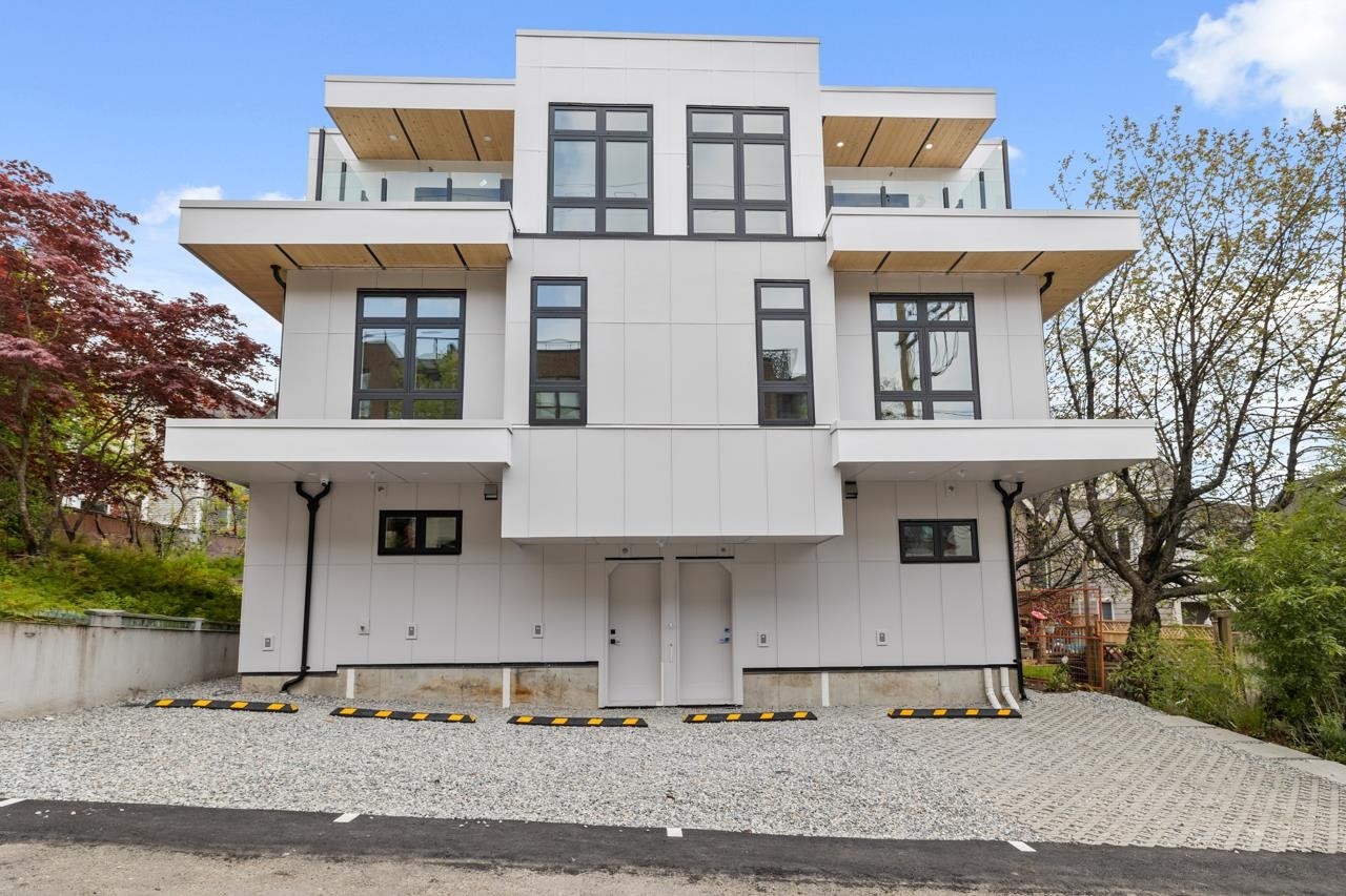 2133 Pender Street E, Vancouver, BC