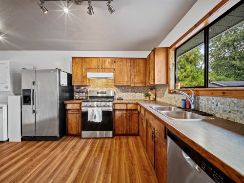 1120 Wallace Court, Coquitlam, BC 